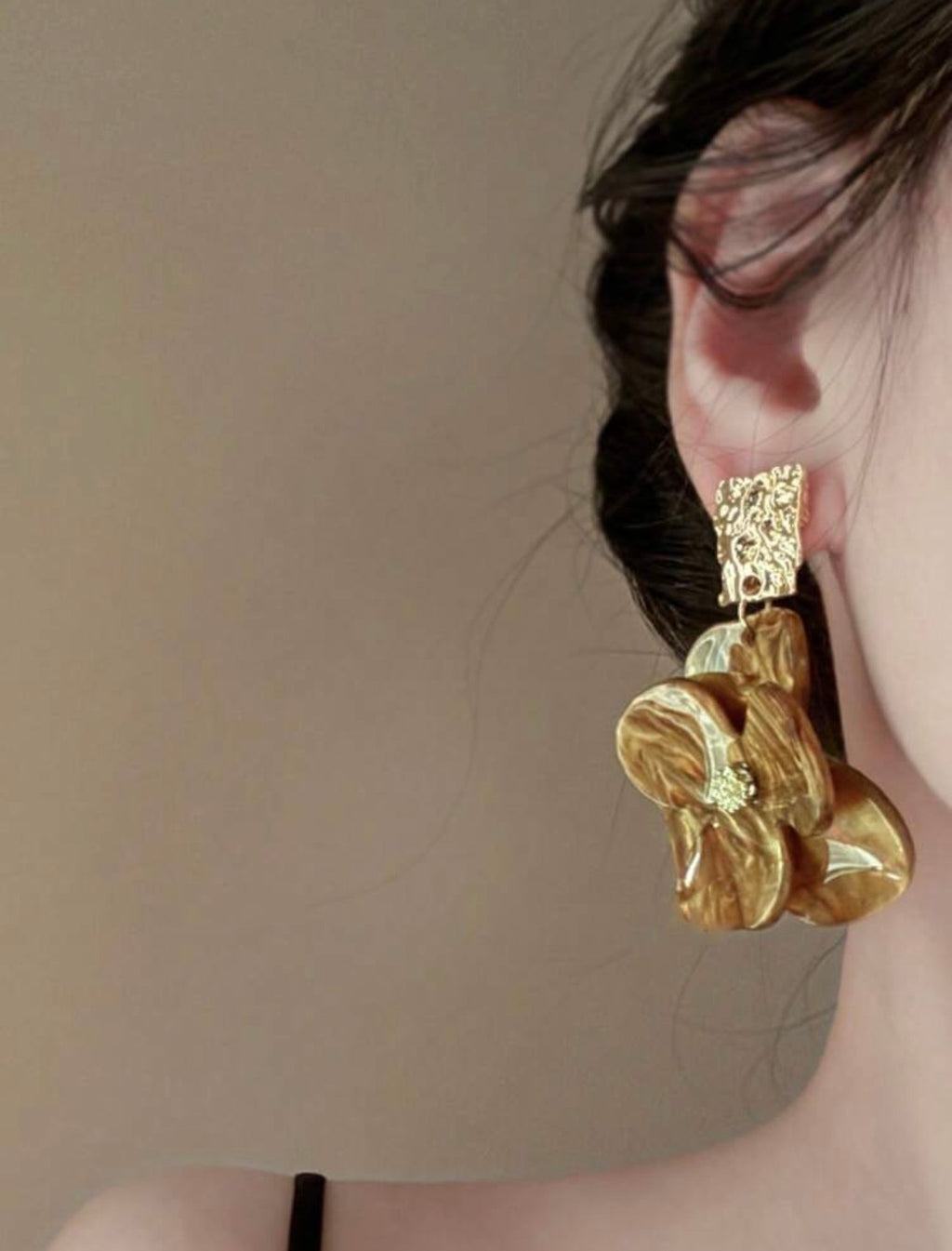 Amisi Petal Earring (Goldish Brown)