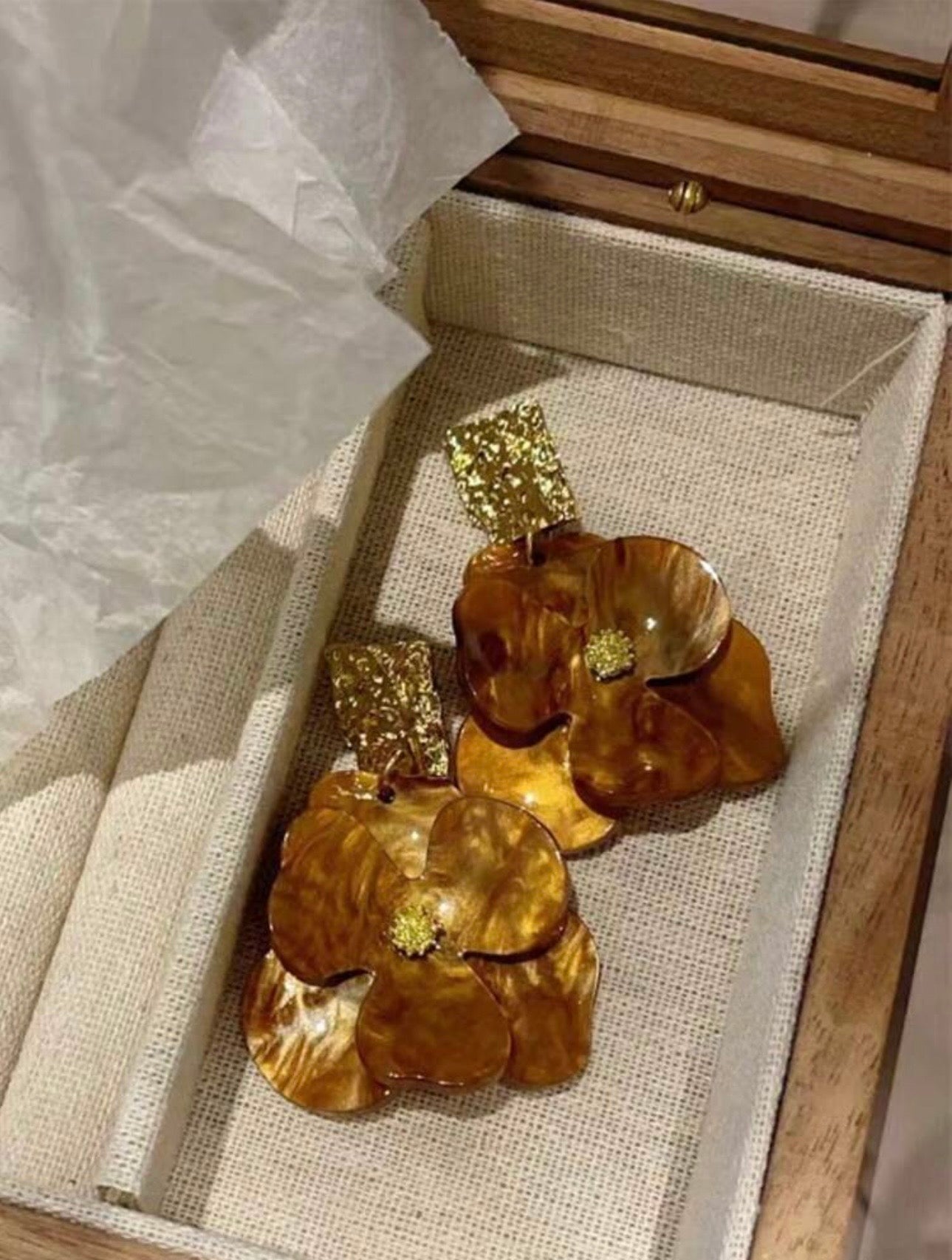 Amisi Petal Earring (Goldish Brown)