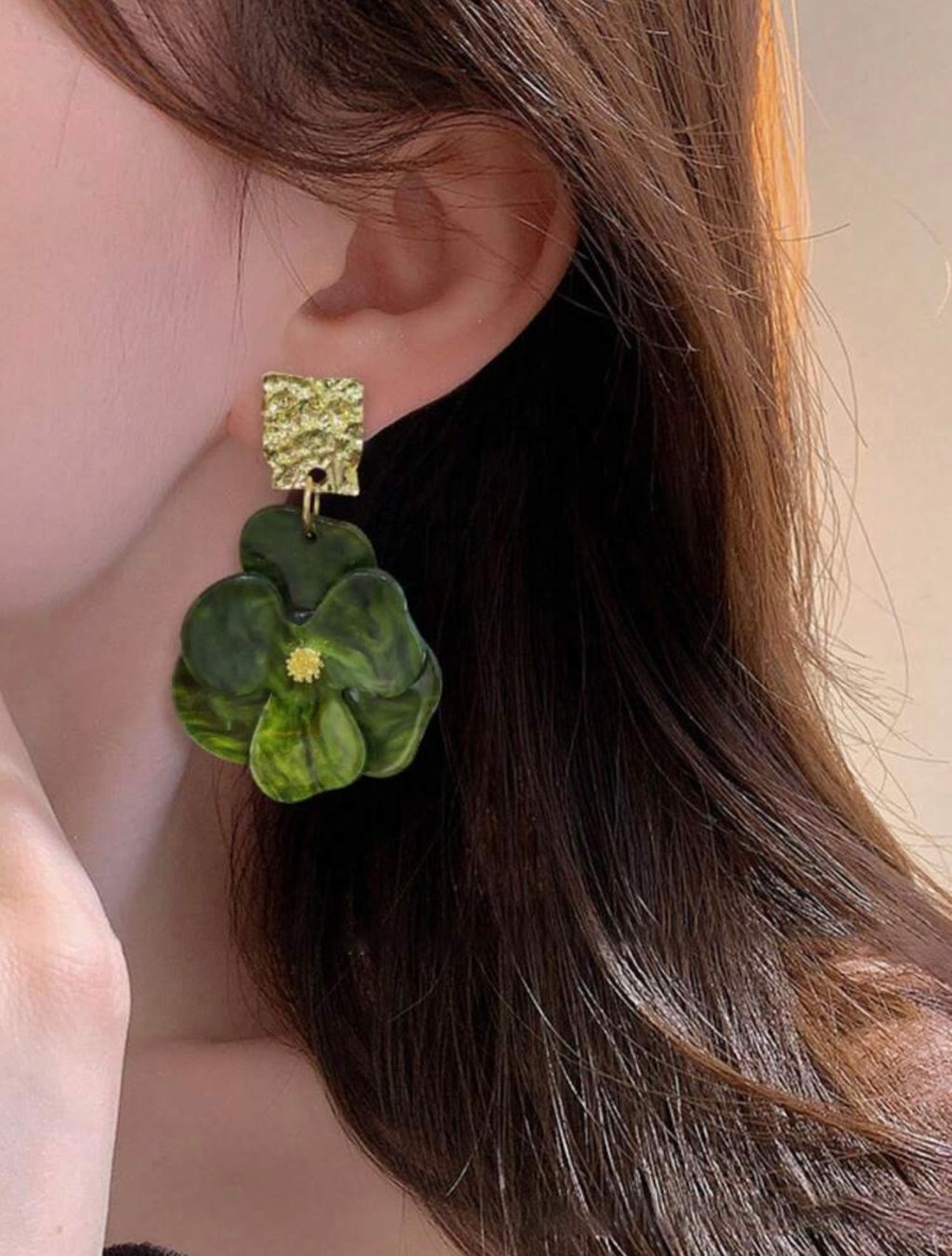 Amisi Acrylic Petal Stud Earring (Green)