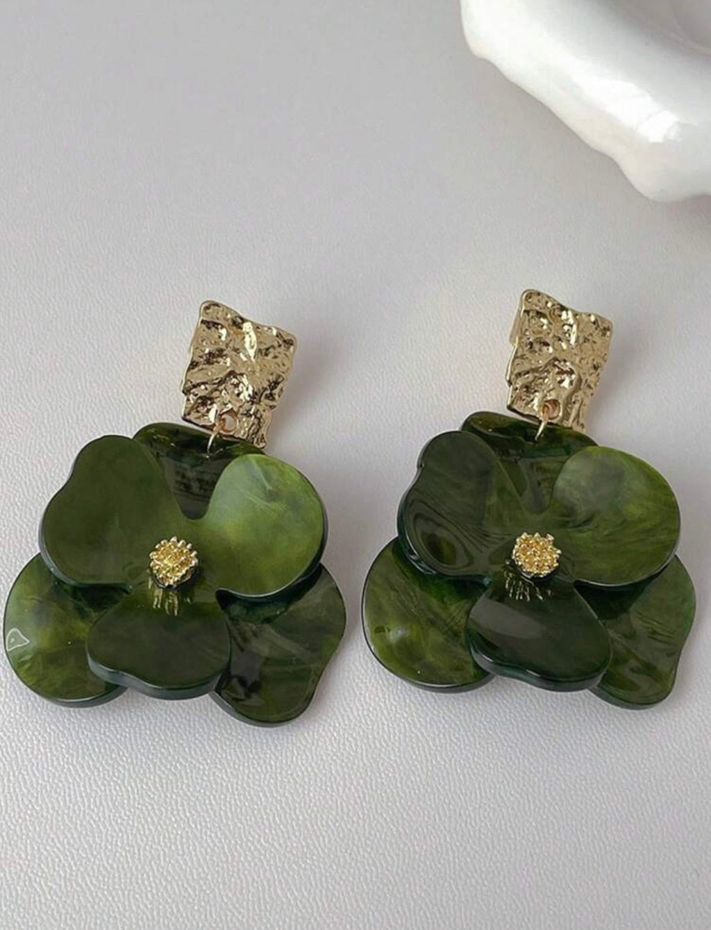 Amisi Acrylic Petal Stud Earring (Green)