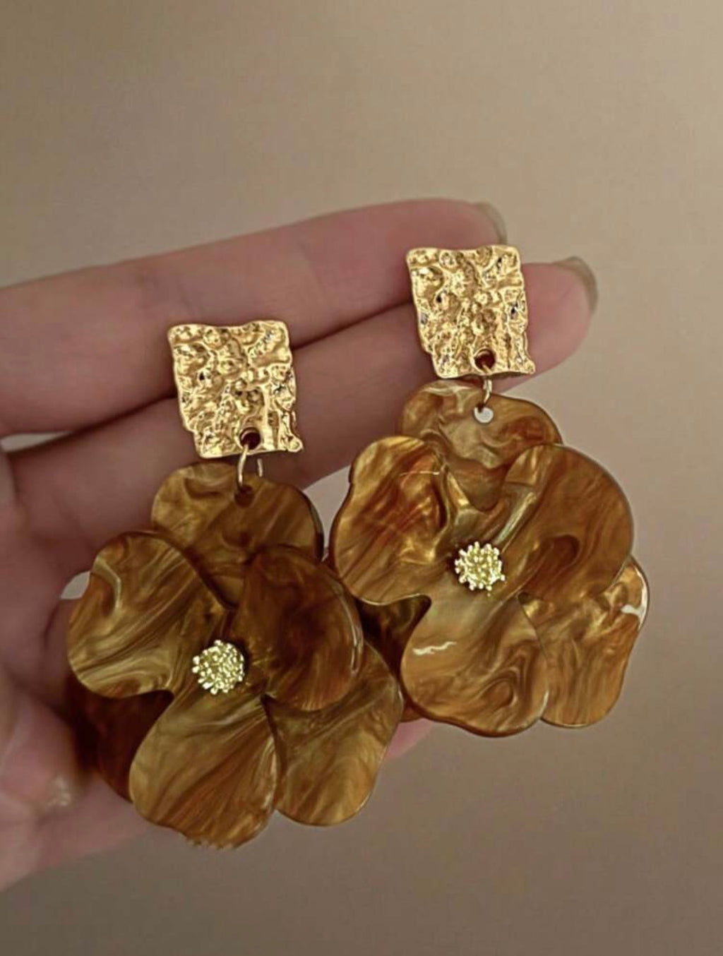 Amisi Petal Earring (Goldish Brown)